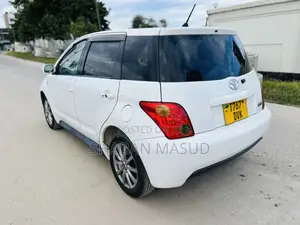 Toyota IST 2003 White