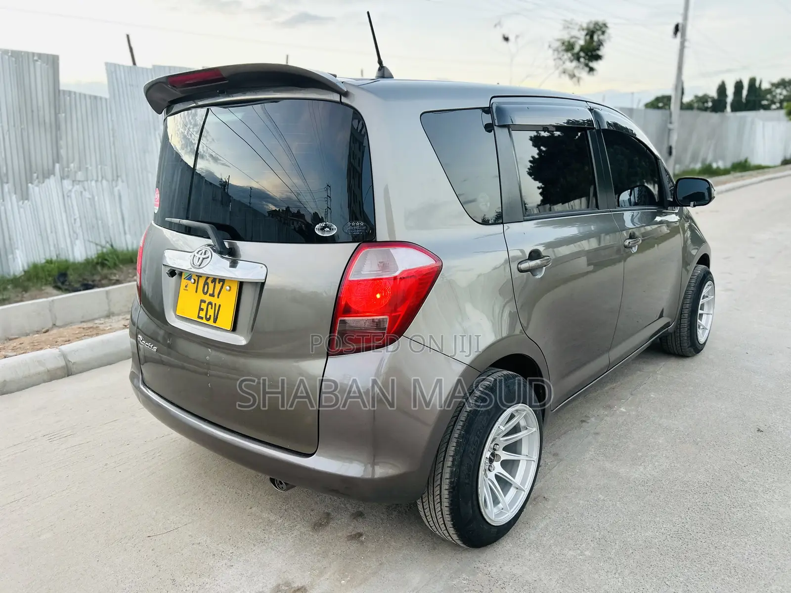 Toyota Ractis 1.3 FWD 2007 Gray