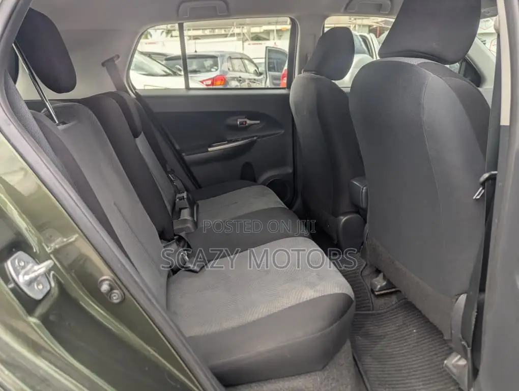 Toyota IST 2011 Green