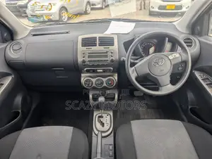 Toyota IST 2011 Green