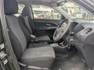 Toyota IST 2011 Green