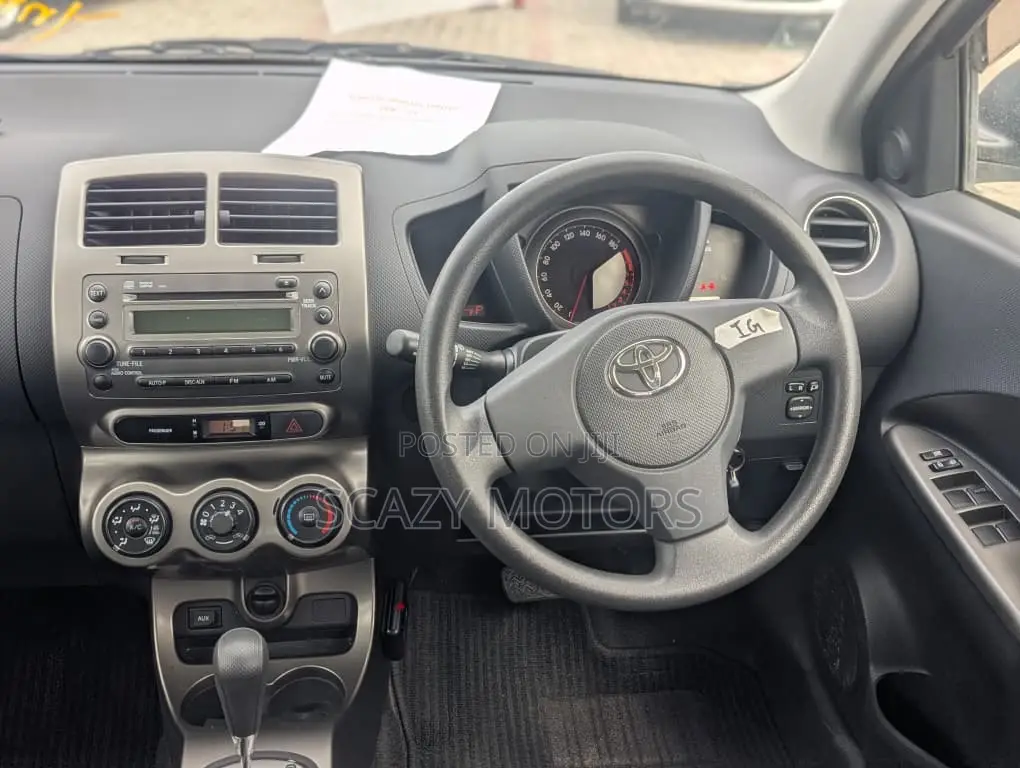 Toyota IST 2011 Green