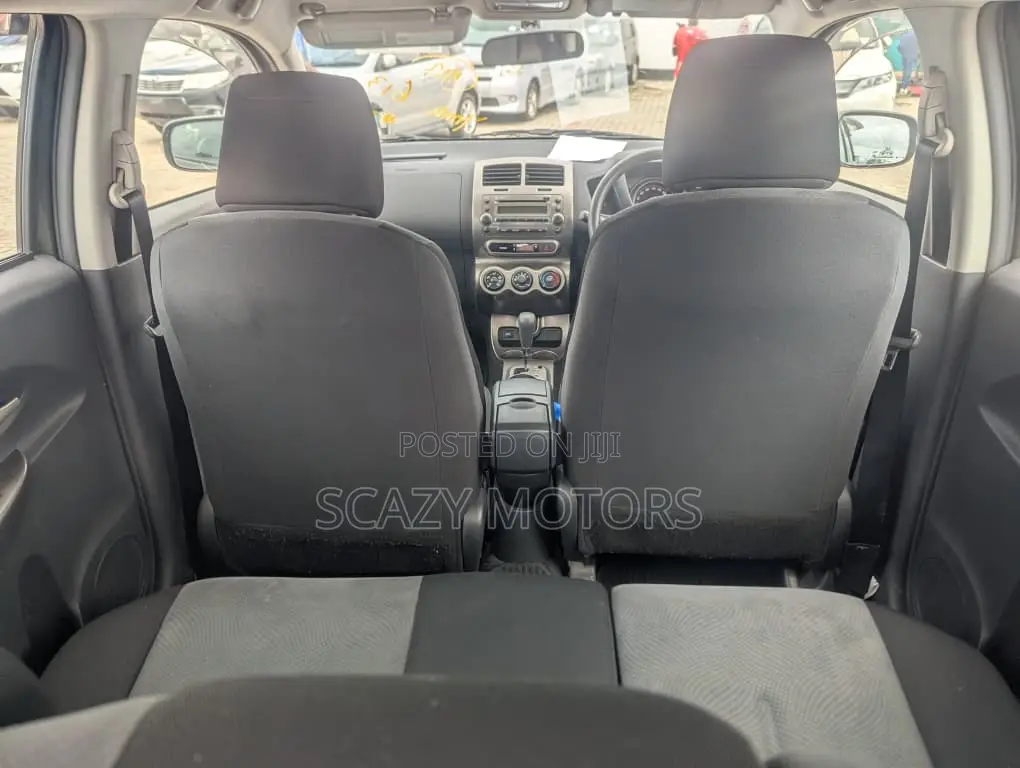 Toyota IST 2011 Green