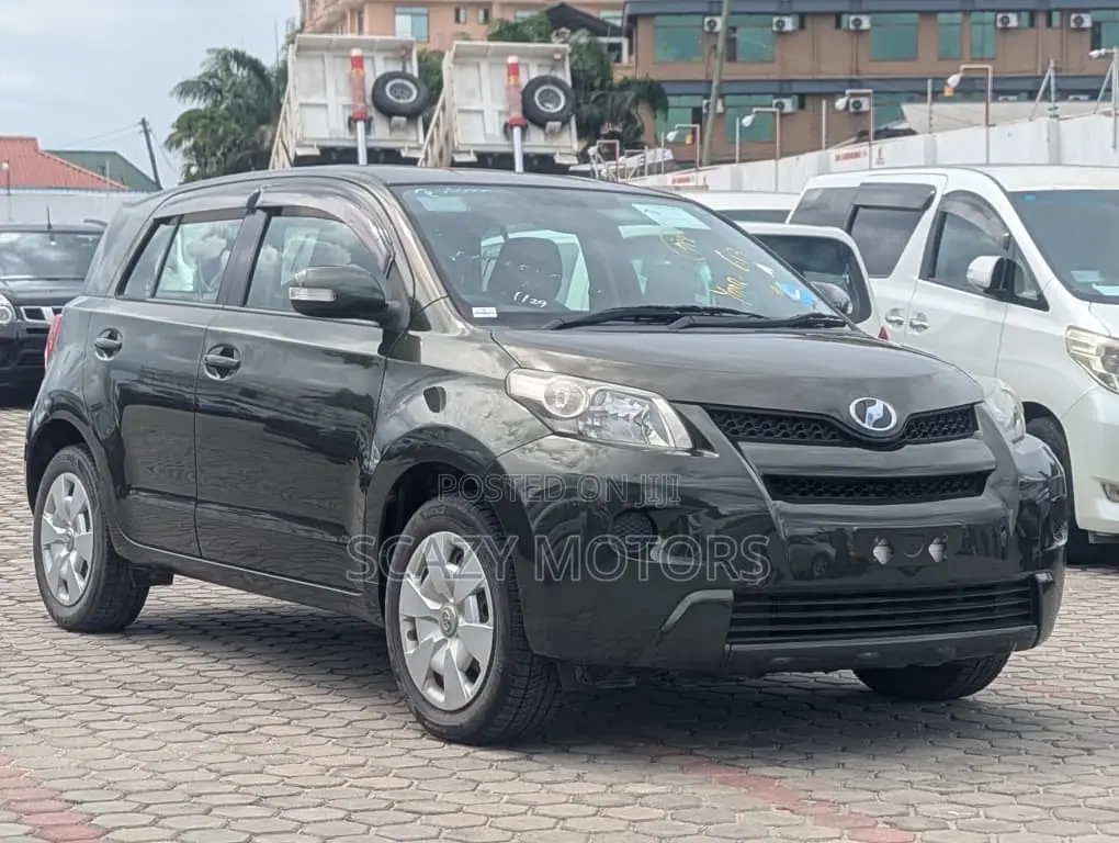 Toyota IST 2011 Green