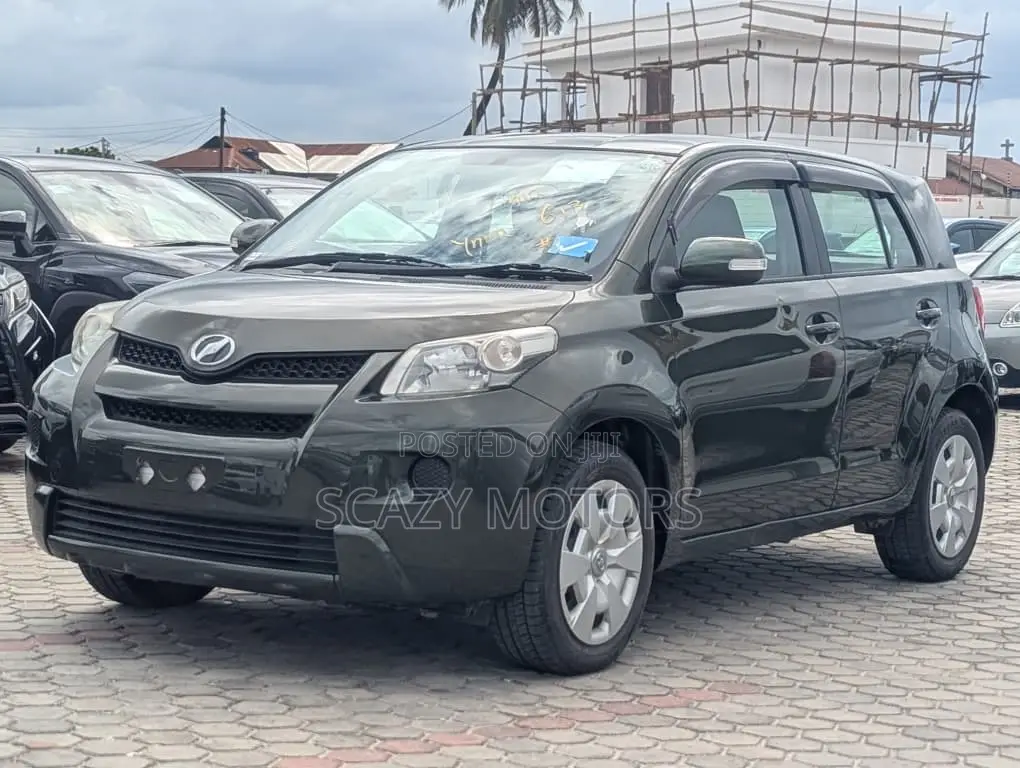 Toyota IST 2011 Green