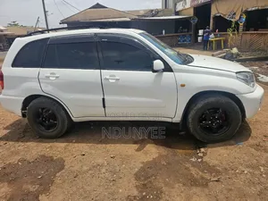 Toyota RAV4 Automatic 2003 White