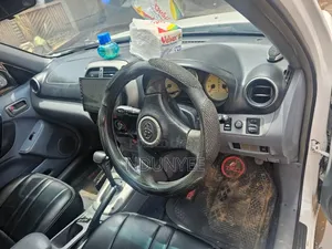 Toyota RAV4 Automatic 2003 White