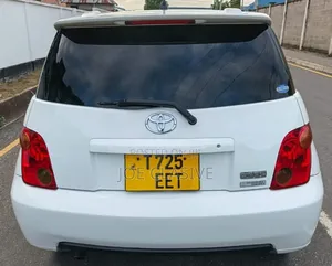 Toyota IST 2004 White