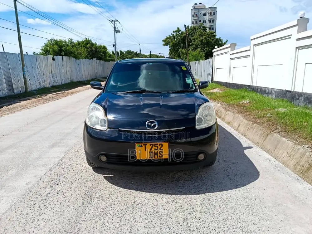 Mazda Verisa 2004 Maroon