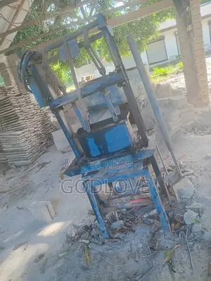 Machine Ya Tofali Na Mixer Yake Na Vibao 1,700