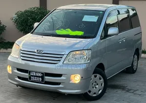 Toyota Noah 2.0 AWD (8 Seater) 2005 Silver