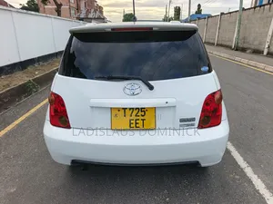 Toyota IST 2004 White