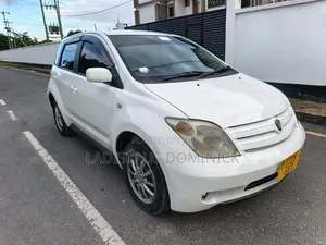 Toyota IST 2004 White