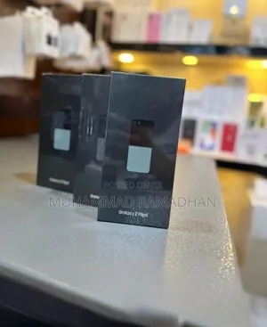 New Samsung Galaxy Z Flip 5 256 GB Silver