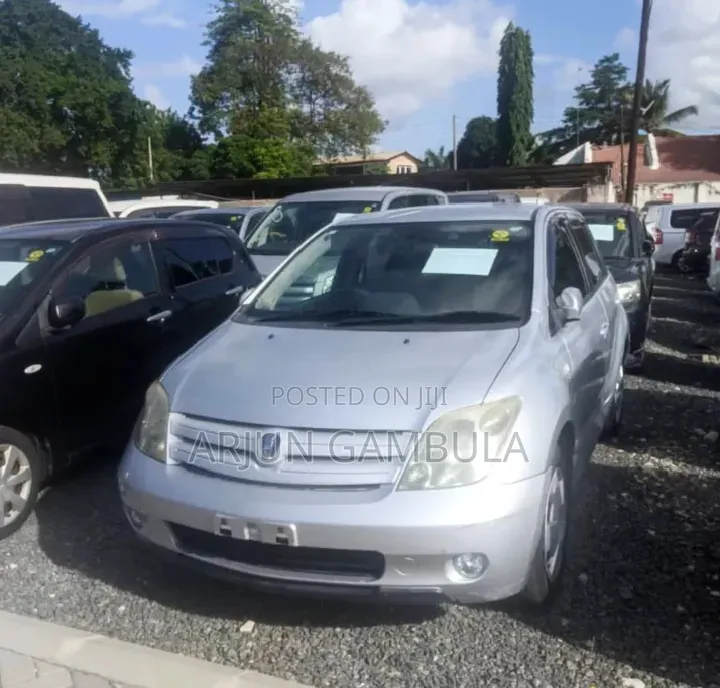 Toyota IST 2007 Silver