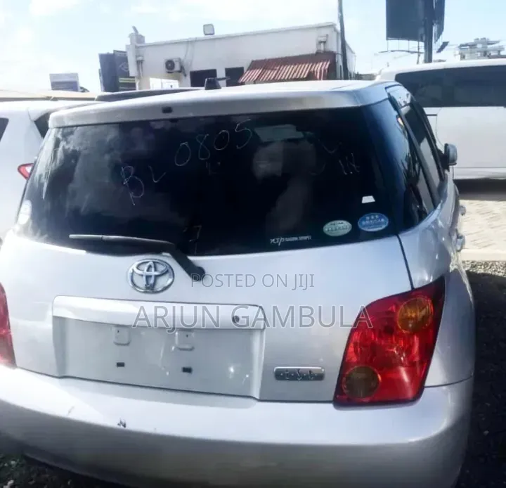 Toyota IST 2007 Silver