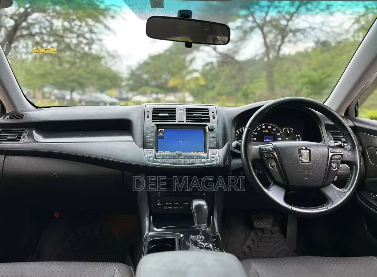 Toyota Crown 2009 White