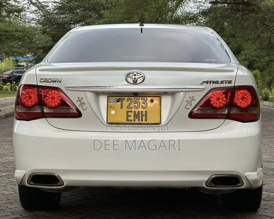 Toyota Crown 2009 White