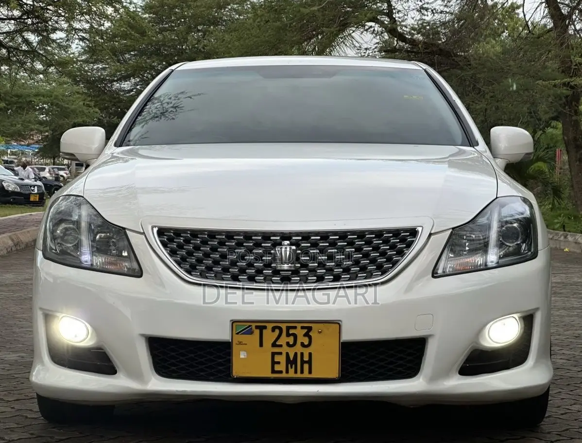 Toyota Crown 2009 White