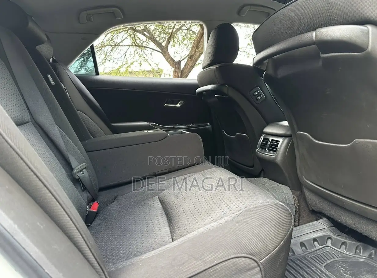 Toyota Crown 2009 White