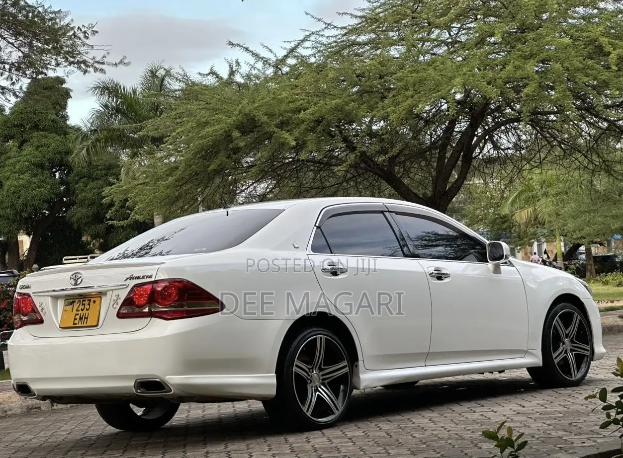 Toyota Crown 2009 White