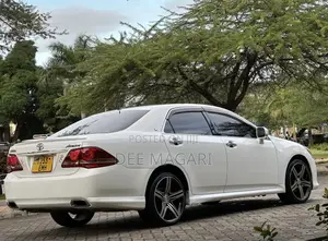 Toyota Crown 2009 White