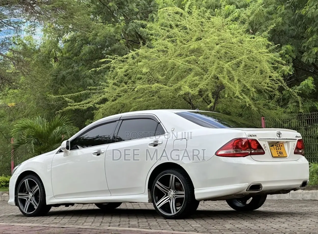 Toyota Crown 2009 White