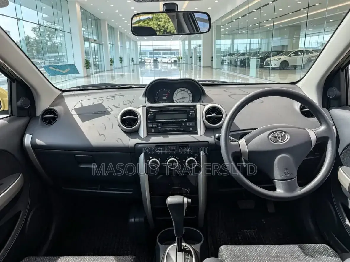 Toyota IST 2003 Yellow