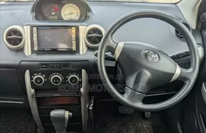 Toyota IST 2003 Yellow