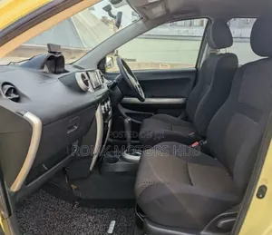 Toyota IST 2003 Yellow