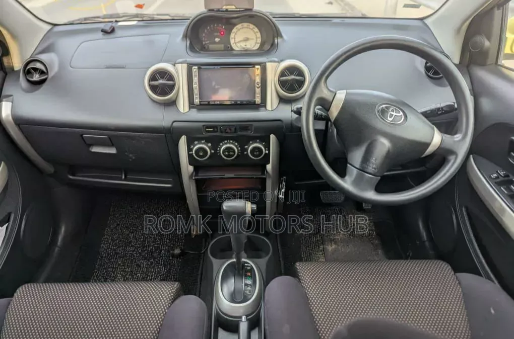 Toyota IST 2003 Yellow