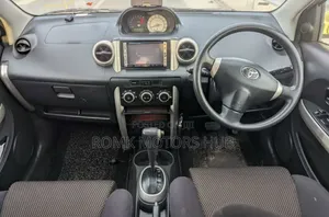 Toyota IST 2003 Yellow