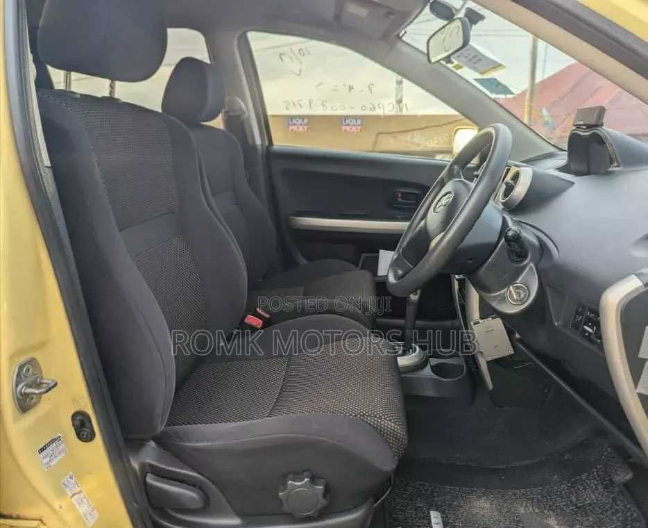 Toyota IST 2003 Yellow