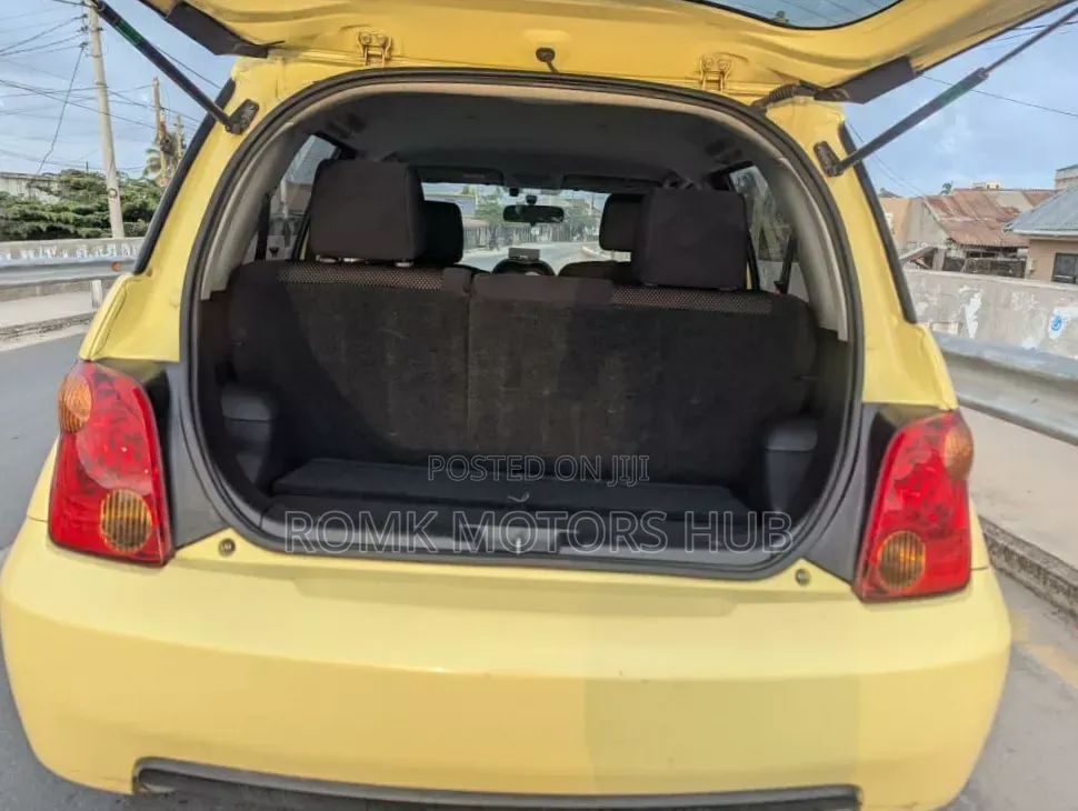 Toyota IST 2003 Yellow