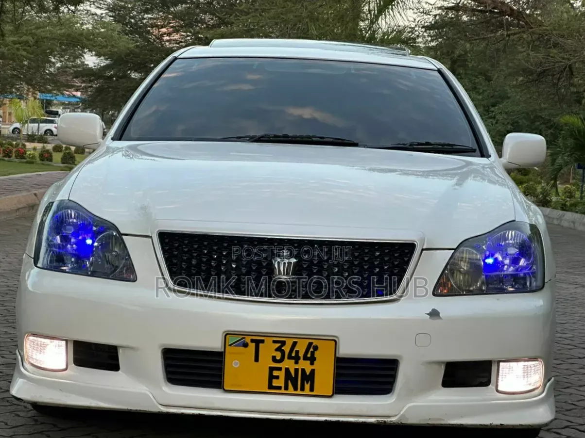 Toyota Crown 2006 White