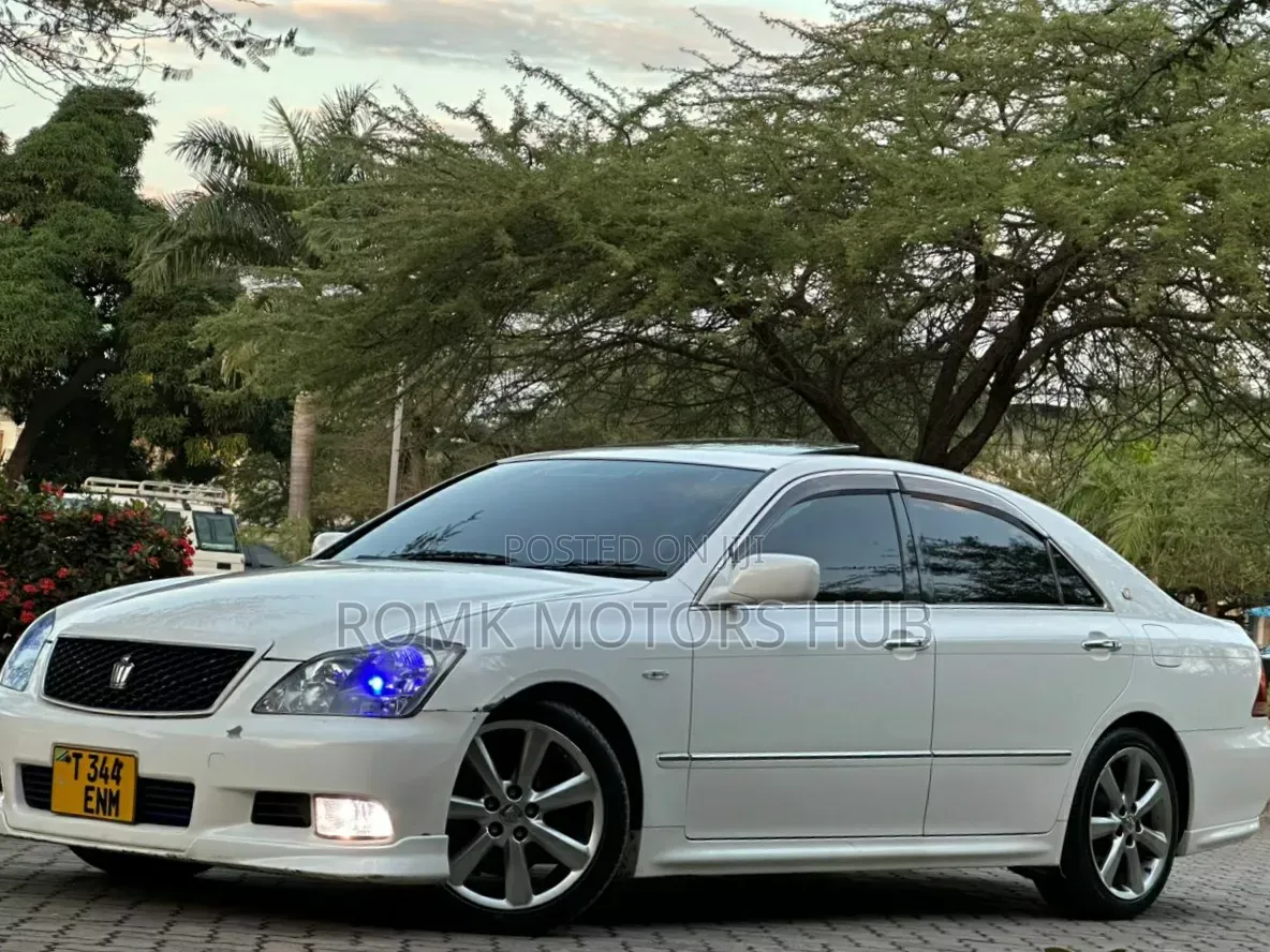 Toyota Crown 2006 White