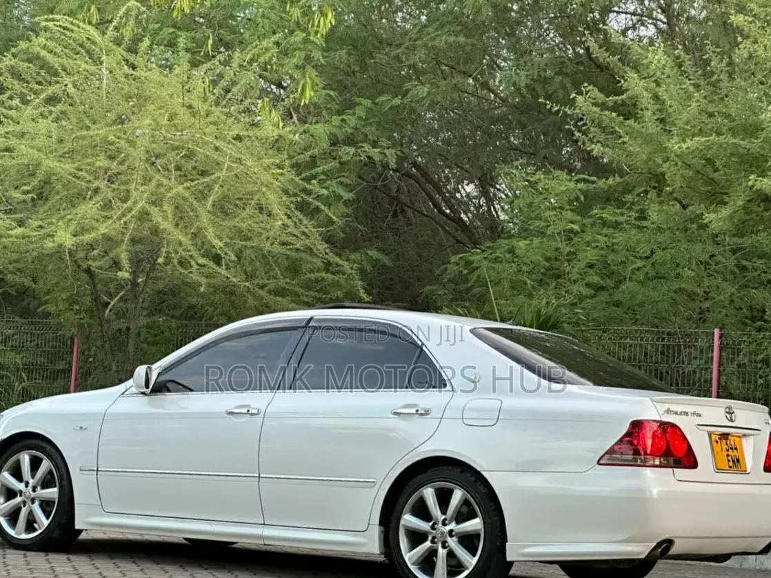Toyota Crown 2006 White