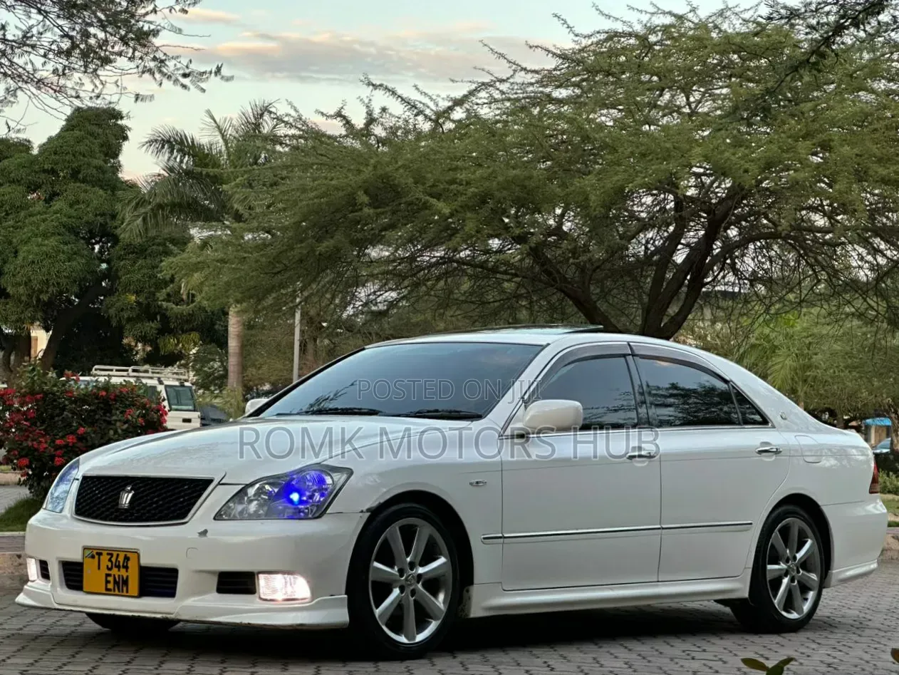Toyota Crown 2006 White
