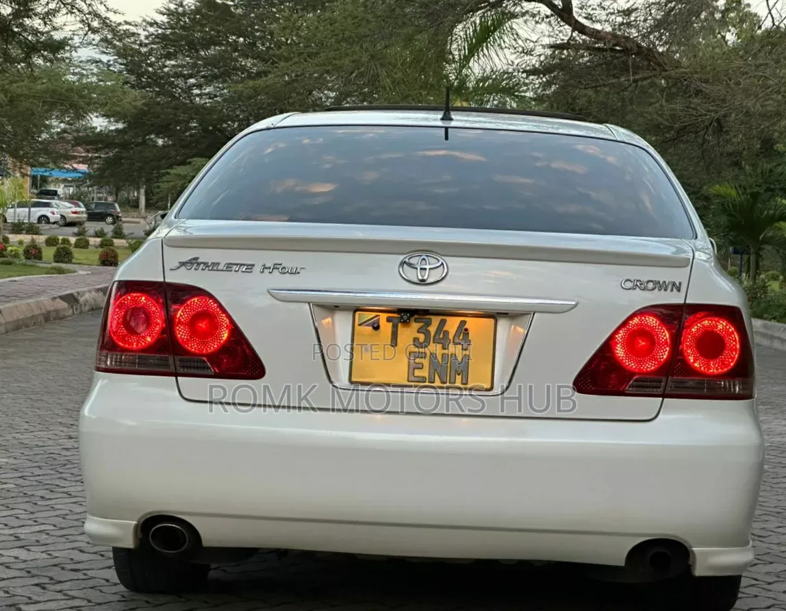 Toyota Crown 2006 White