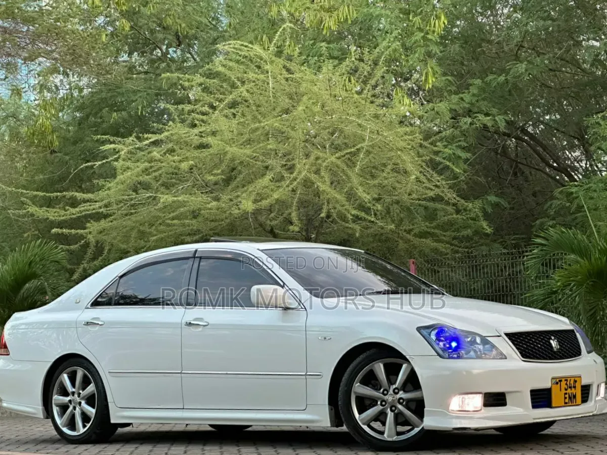 Toyota Crown 2006 White