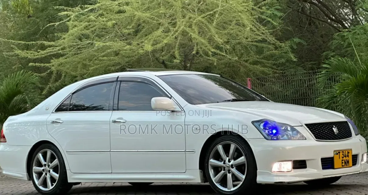 Toyota Crown 2006 White