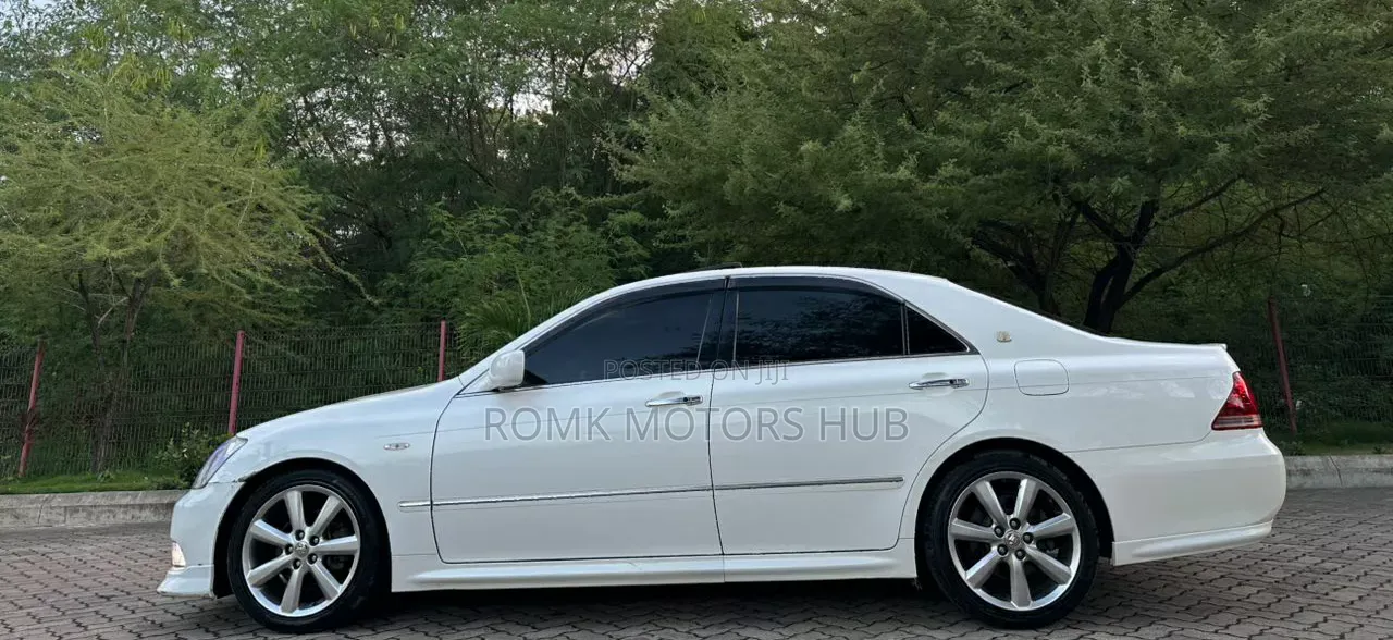 Toyota Crown 2006 White