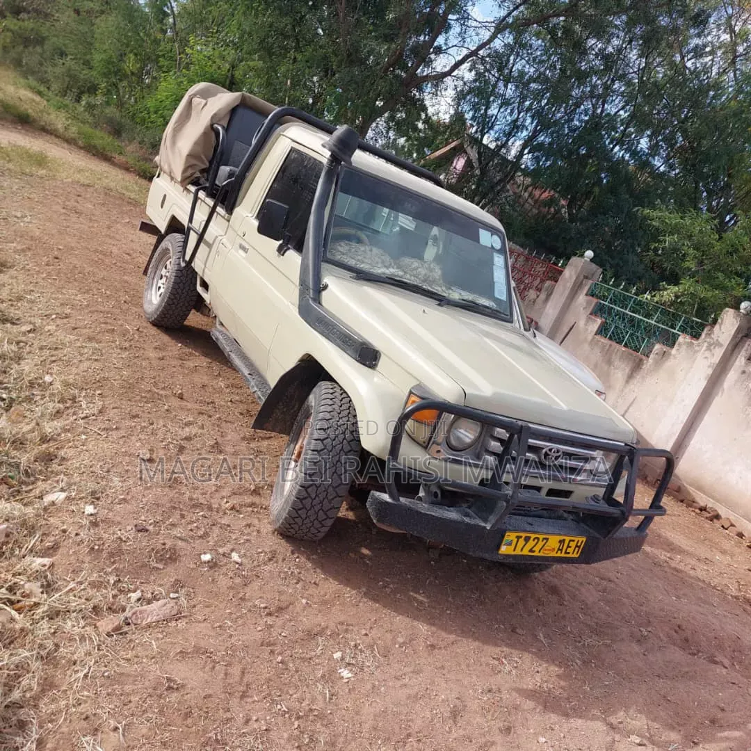 Toyota Land Cruiser 1999 Beige