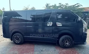 Toyota Quantum 2011 Black