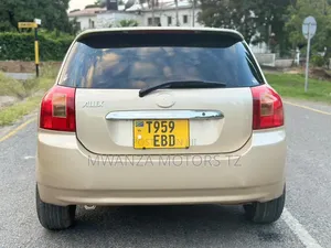 Toyota Corolla RunX 2005 Gold