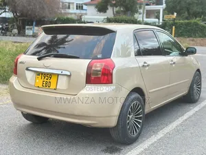 Toyota Corolla RunX 2005 Gold