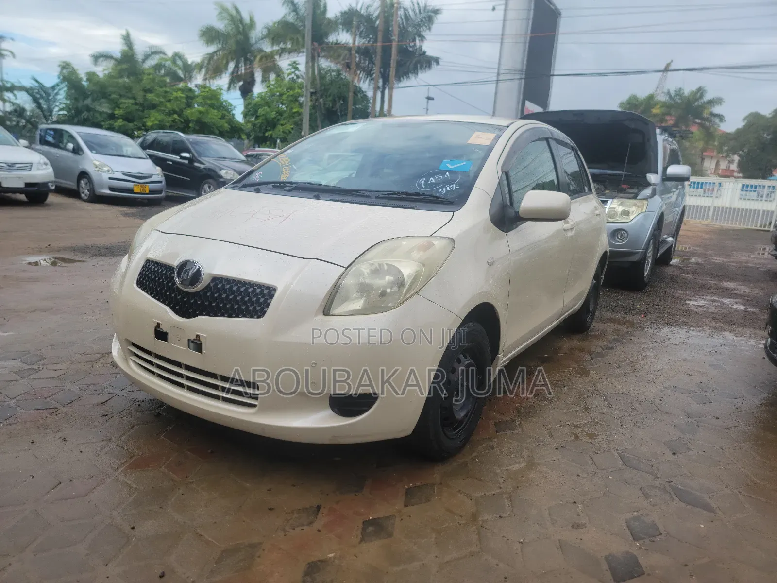 Toyota Vitz 2005 Beige