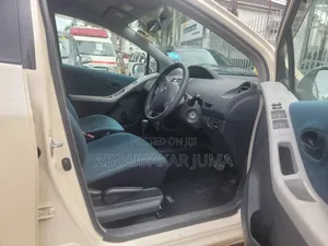 Toyota Vitz 2005 Beige