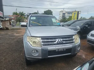 Mitsubishi Pajero 2010 Silver