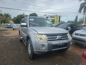 Mitsubishi Pajero 2010 Silver